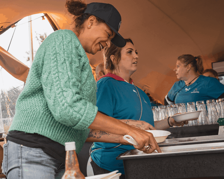 benevole pendant un évenement